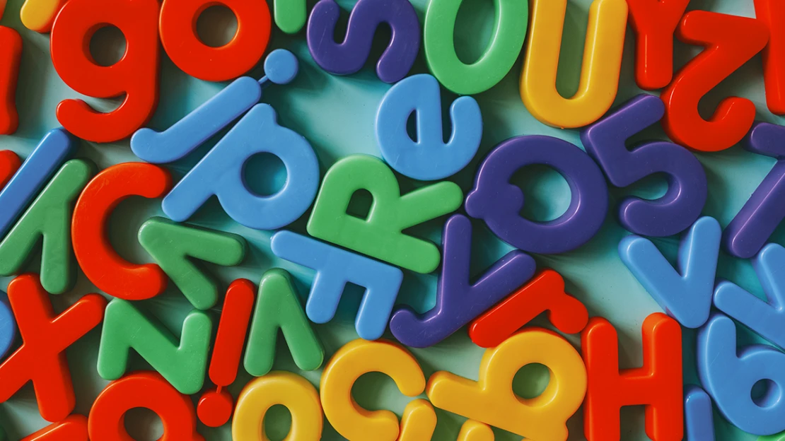 poze/colorful-alphabet-letters-table.jpg